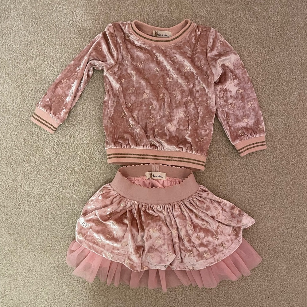 Doe A Dear 2 piece 2T outfit with princess crowns